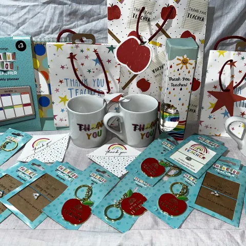 Y1/B - New Job Lot ''Thank you'' Teacher Large Gift Set, Mugs, Keyrings, Gift Bags, Scent, Planner +