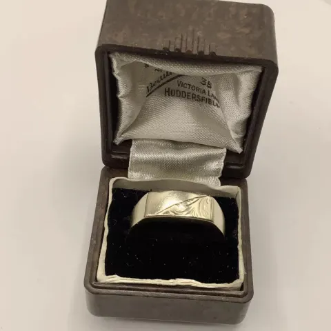 Vintage Men’s Unisex 9ct Gold Engraved Signet Ring UK W US11 EU65 3.06g