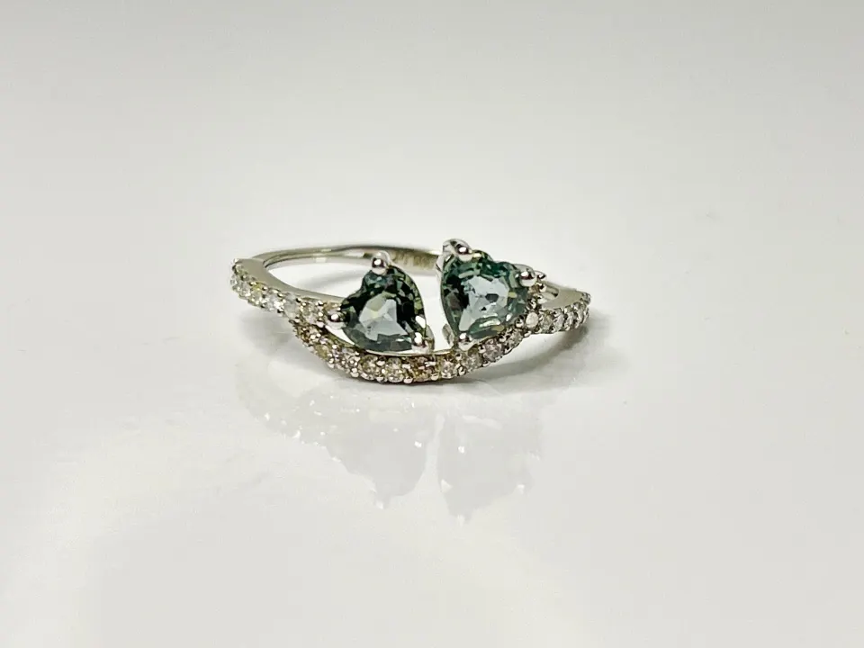 Beautiful 1.07 CT Bi-Colour Unheated Ceylon Sapphire  Diamonds & Platinum