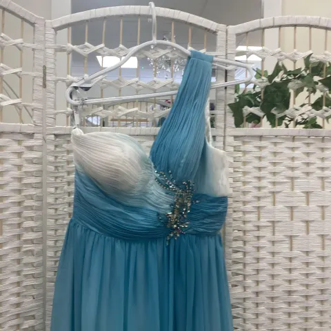 Alexia Designs blue and white ombre prom dress size 6