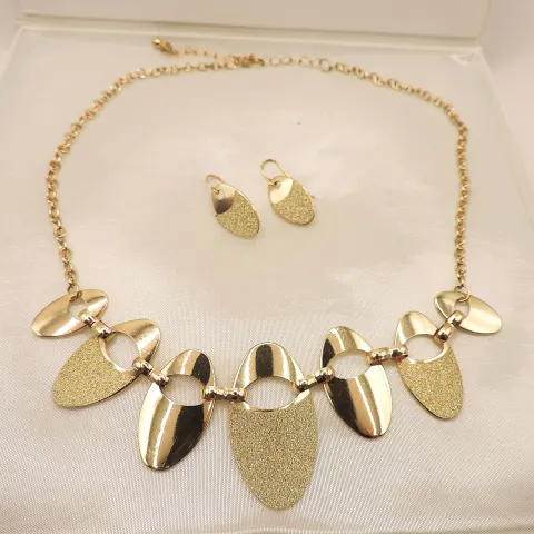 Retro Style Necklace & Earrings Set New With Gift Box