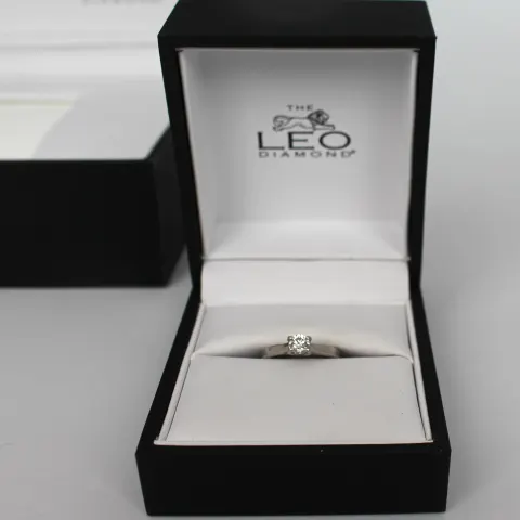 Leo Diamond Platinum Ring