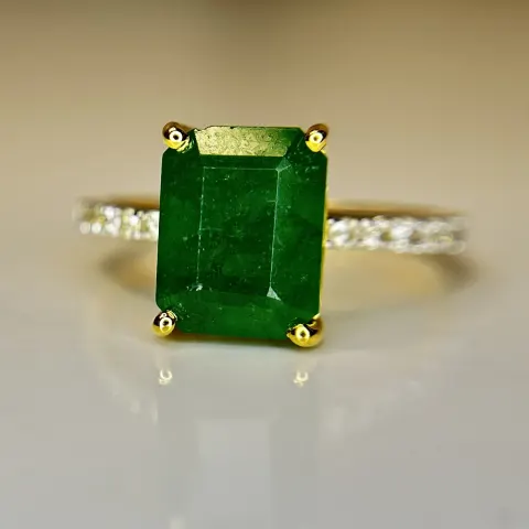 Beautiful Natural Emerald 2.96 CT With Natural Diamonds & 18k Gold