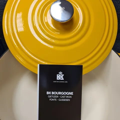 1pc Heavy Duty Premium Cast Iron 28cm BKK cooking pot in yellow - rrp £89.99.