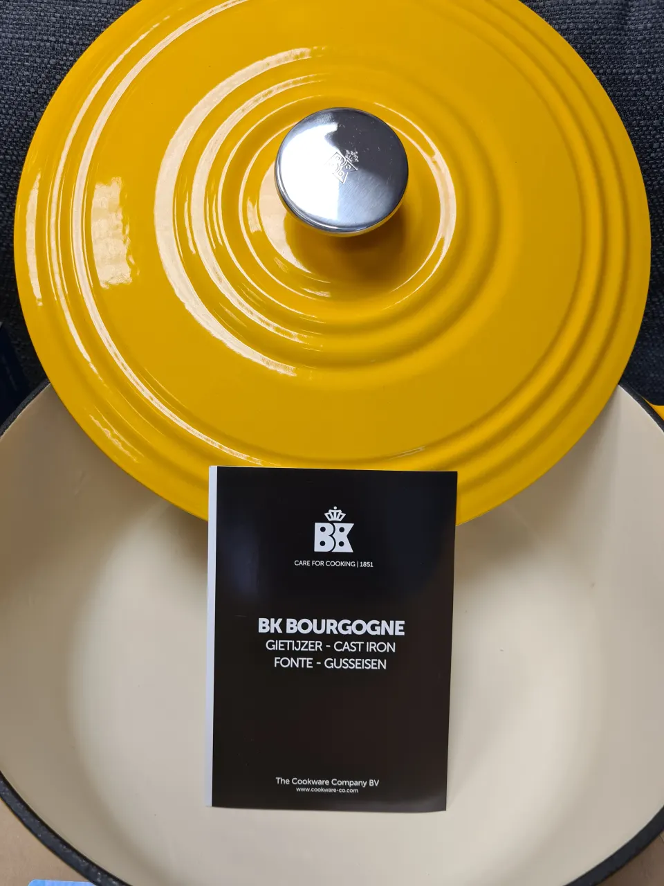 1pc Heavy Duty Premium Cast Iron 28cm BKK cooking pot in yellow - rrp £89.99.