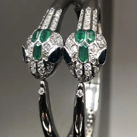 Beautiful Natural Diamond, Blue Sapphire and Green Onyx snake bracelet with 18k white gold