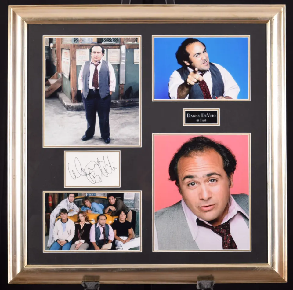 DANNY DEVITO original signed presentation