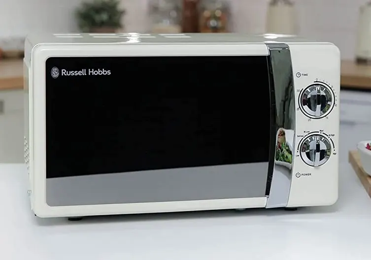 (116/Mez) RRP £85. Russell Hobbs RHMM701C 17L 700W Microwave.