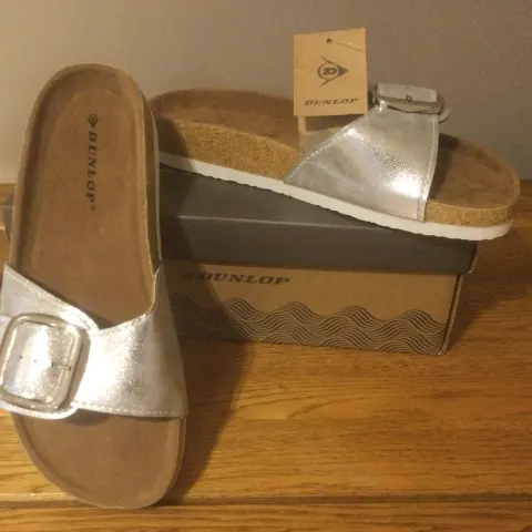 Dunlop “Single Buckle” Ladies Sandals, Size 5, Silver - New RRP £35.00