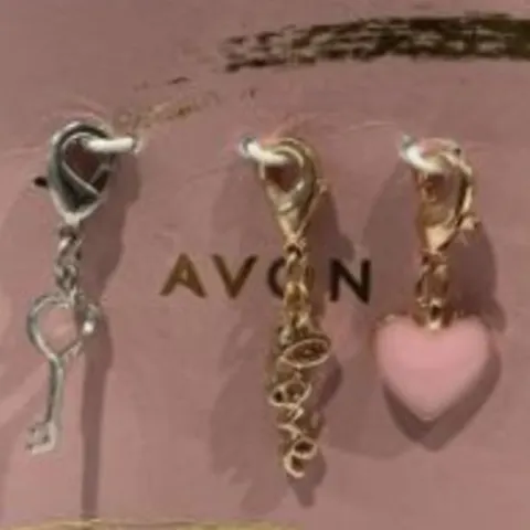 100 x Avon 3 Charm Sets