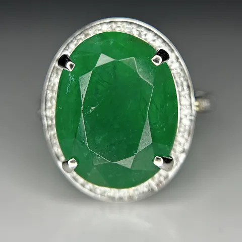 Beautiful 10.30 ct Natural Emerald With Natural Diamonds & 18k Gold