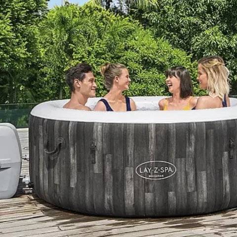 (4/7N) RRP £279. Lay Z Spa Bahamas Portable Spa. Airjet System 120 Bubble Jets. Freeze Shield Syste