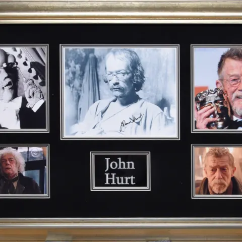 JOHN HURT original signature presentation