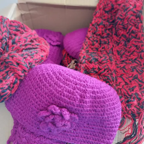 Box of mixed hats and scarves.  Approx 15 pieces