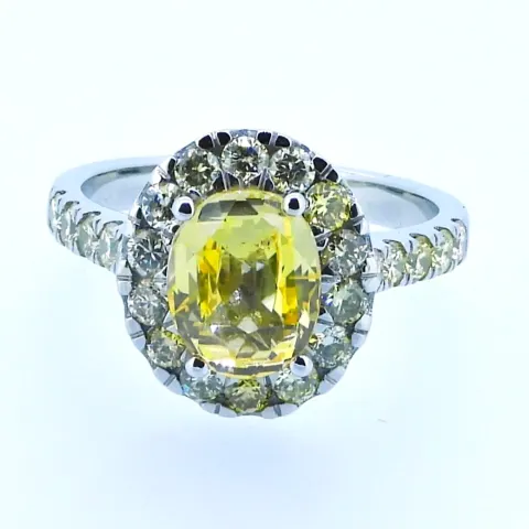 Certified 3.58 ct Yellow VVS Untreated Sapphire &Yellow Diamonds Ring