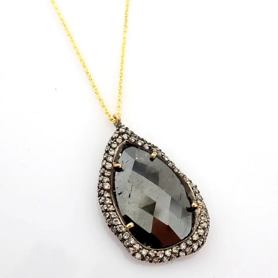 18K Yellow Gold Necklace Detailed With Slice Cut Rough Diamond In The Centre and Brilliant Diamonds