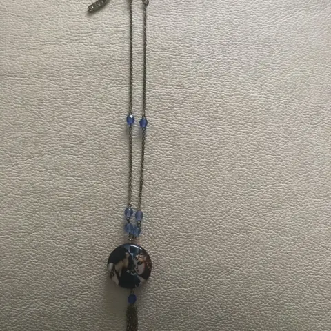 Vintage blue bead necklace with pendant