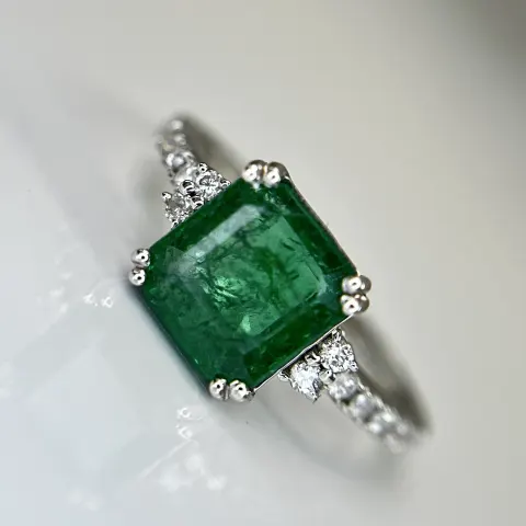 Beautiful Natural Emerald 2.30 CT With Natural Diamonds & 18k Gold