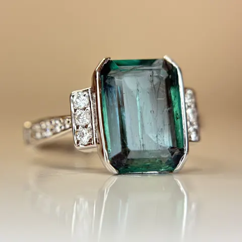 Beautiful 2.45 CT Natural Emerald With Natural Diamonds & 18k Gold