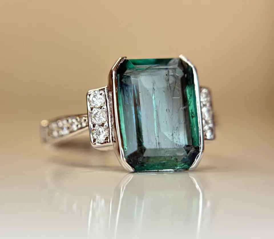 Beautiful 2.45 CT Natural Emerald With Natural Diamonds & 18k Gold