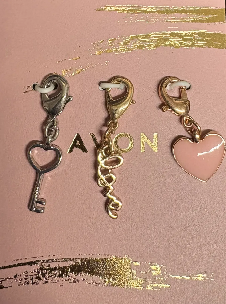 100 x Avon 3 Charm Sets L12b