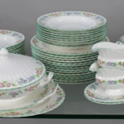 Royal Worcester English Garden 12 Place Dinner Service