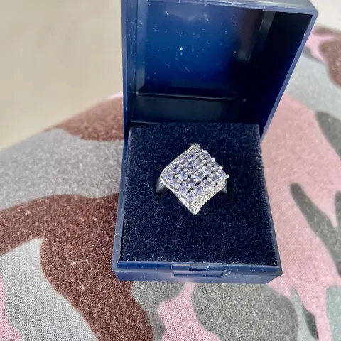 Beautiful tanzanite ring