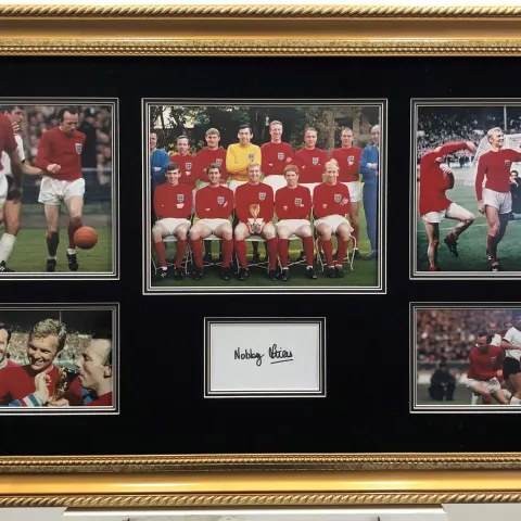 NOBBY STILES original signature presentation