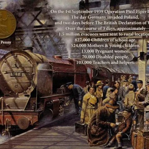 London Starts To Evacuate At The Start Of World War 2 Original Penny Metal Gift Set
