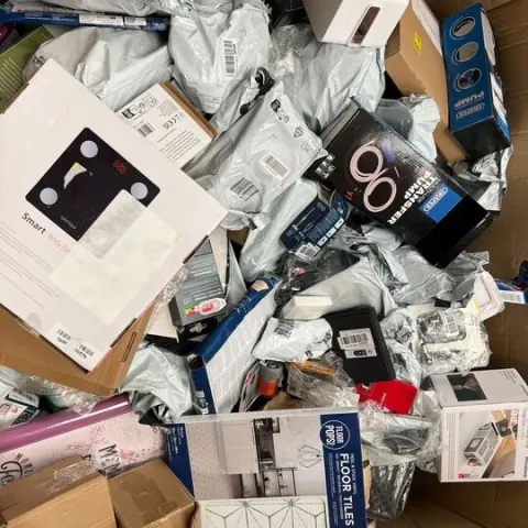 1 Pallet of Unmanifested and Unchecked Return Products/Bundle Nr 6