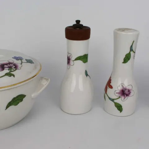Collection of 4 Pieces of Royal Worcester Astley Pattern