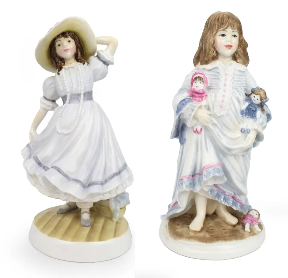 Royal Worcester Figurine Grandma's Bonnet & Lullaby
