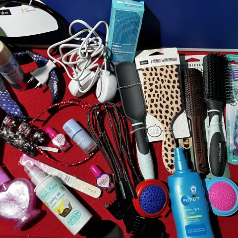 B2/B - Bathroom & personal care items, Orbital Chargers, Gillette Razors, Hair Brushes etc