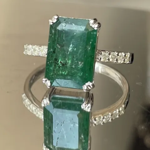 Beautiful 3.46 Carats Natural Emerald Ring Natural Diamonds & 18k Gold