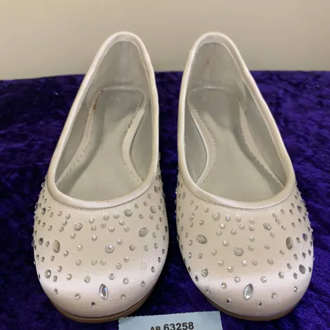 Designer shoes ivory silk size 37 Code 255 Rrp £199