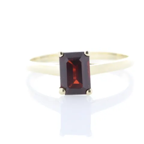 9ct Yellow Gold Emerald Cut Garnet Ring 1.17 Carats