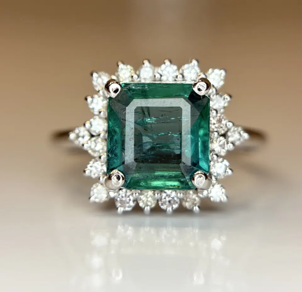 Beautiful 2.10 CT Natural Emerald With Natural Diamonds & 18k Gold