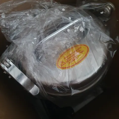 Large grinder that is ideal for nuts, spices, herbs and even coffee.