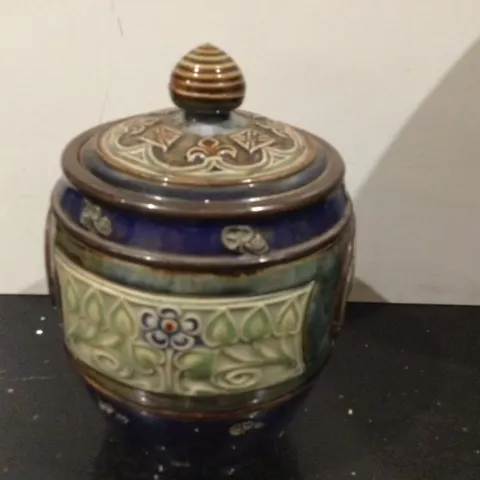 A stunning Doulton LAMBETH, Arts and Crafts Style, A lidded pot with Royal Portraits