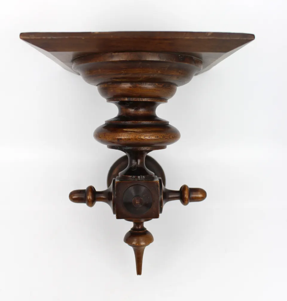 Victorian/Edwardian Decorative Wooden Wall Bracket