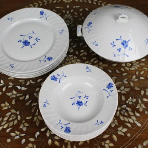Royal Worcester “Blue Bow” Dinner Service – Plates & Tureen