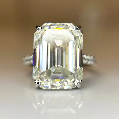 Beautiful  12.08CT  Mossanite  Ring With 18k Gold