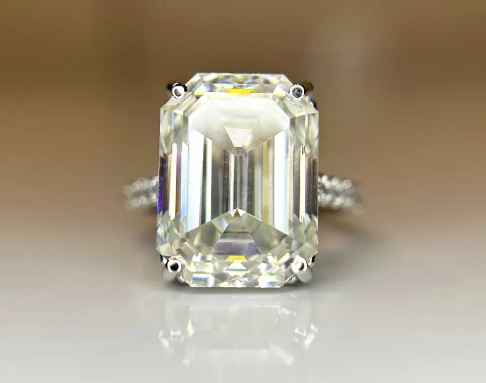 Beautiful  12.08CT  Mossanite  Ring With 18k Gold