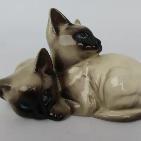Beswick 1296 Siamese Cats Group