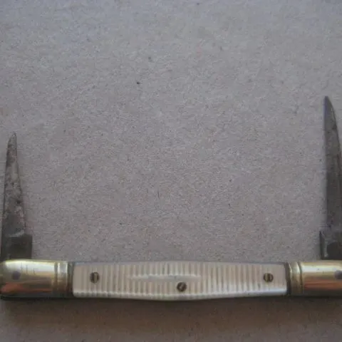 Victorian Mother of Pearl Hafted Twin Steel Bladed Folding Fruit Knife, c1900
