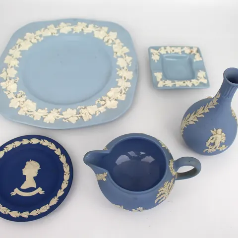 5 Pieces of Wegwood Jasperware Queensware