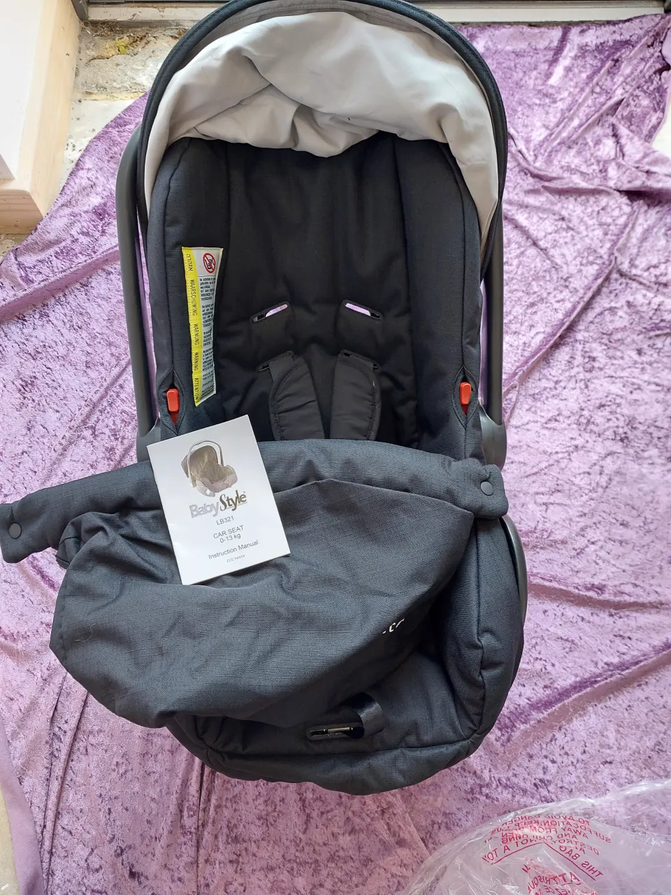 NEW baby car seat Black with cover and sunshade