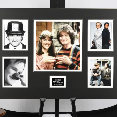 Robin Williams Very Rare Signed "Toys" Photo Presentation