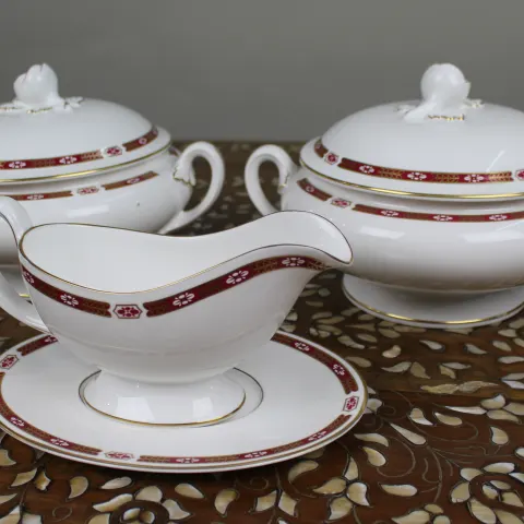 Collection of Royal Worcester “Grosvenor” Red & White