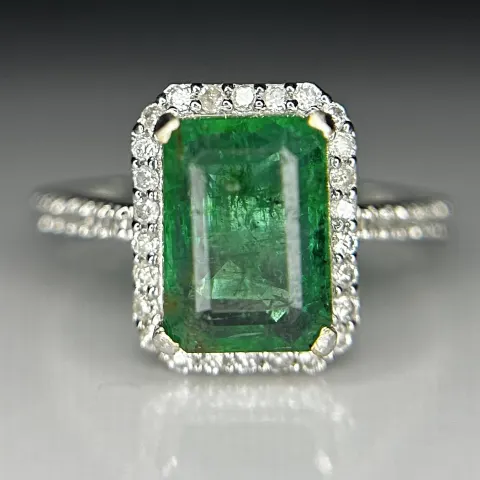 Beautiful 2.67ct Natural Columbian Emerald With Natural Diamonds & 18k Gold